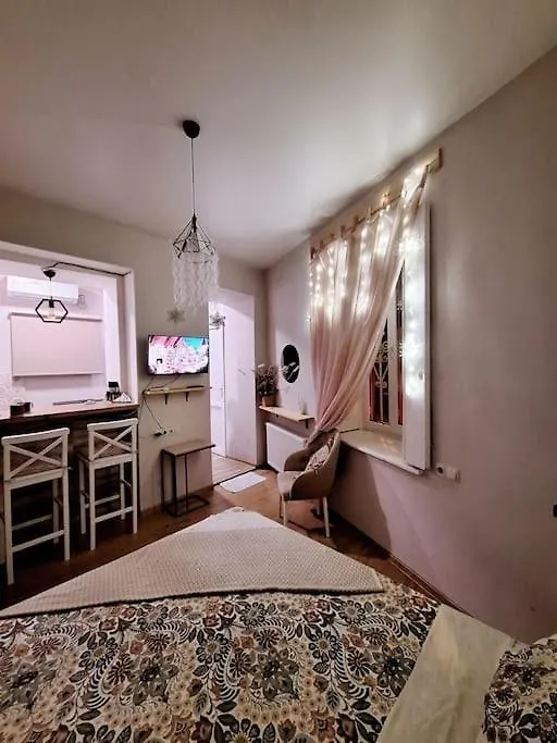 Cozy Apartment In The Center Of Tbilisi